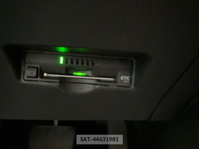 Toyota C-HR 2017-03 8848461-27
