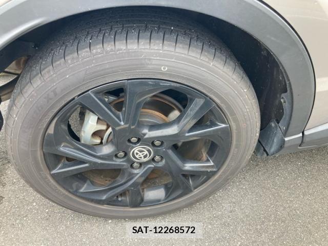 Toyota C-HR 2020-09 8848456-5