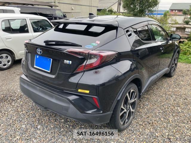 Toyota C-HR 2017-02 8848459-2