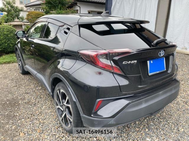 Toyota C-HR 2017-02 8848459-3