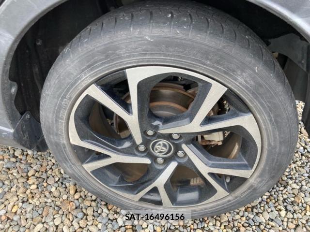 Toyota C-HR 2017-02 8848459-6