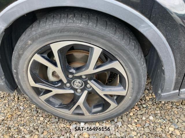 Toyota C-HR 2017-02 8848459-7