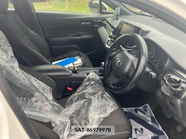 Toyota C-HR 2017-05 8848462-14
