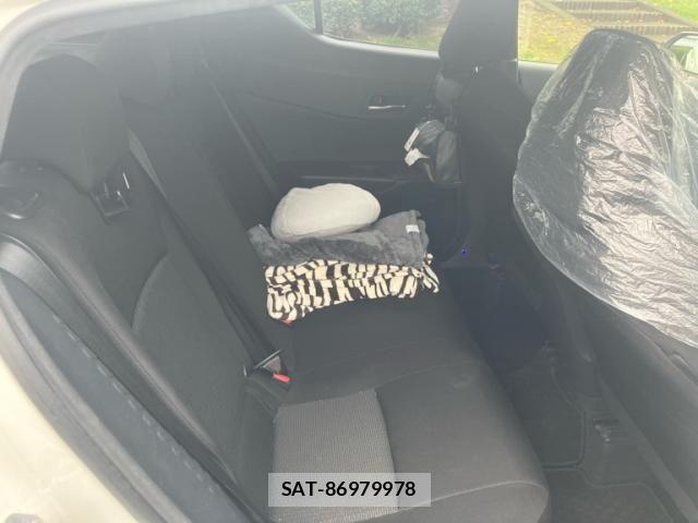 Toyota C-HR 2017-05 8848462-15