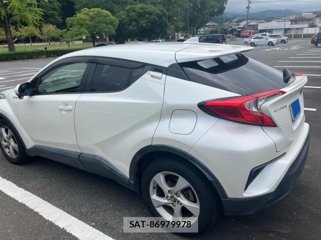 Toyota C-HR 2017-05 8848462-3