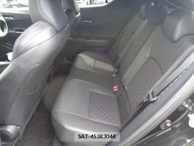 Toyota C-HR 2022-04 8870629-11