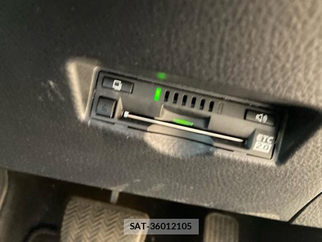Toyota C-HR 2017-01 8879079-17