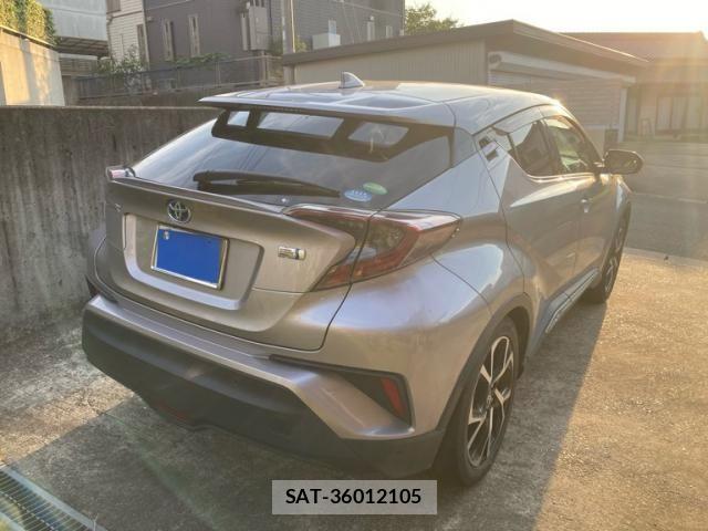 Toyota C-HR 2017-01 8879079-7