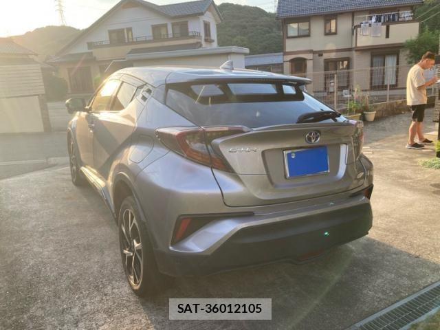 Toyota C-HR 2017-01 8879079-8