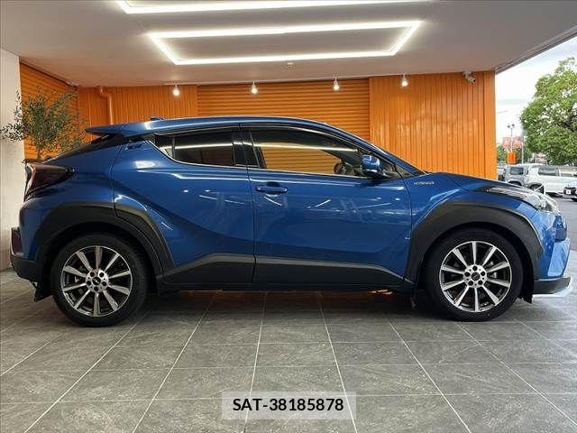 Toyota C-HR 2017-01 8879080-11