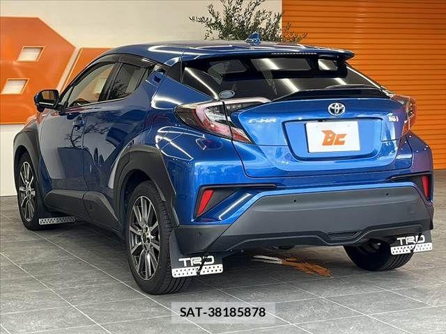Toyota C-HR 2017-01 8879080-12