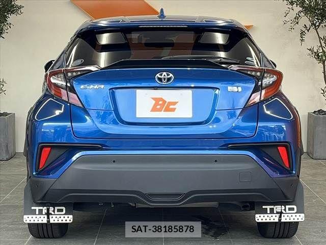 Toyota C-HR 2017-01 8879080-13