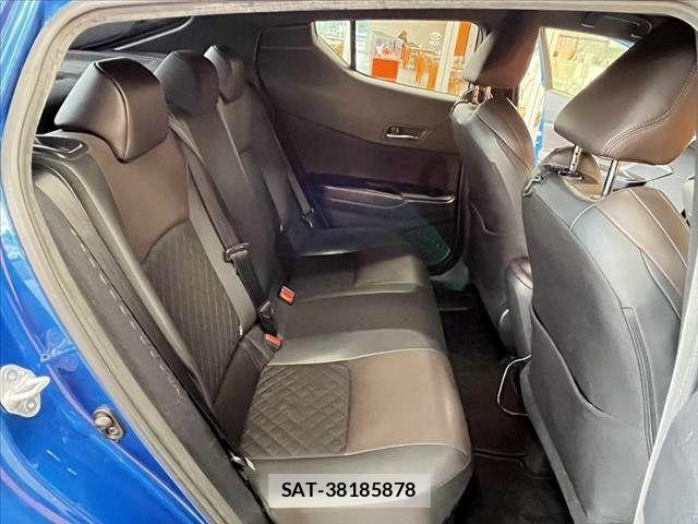 Toyota C-HR 2017-01 8879080-17
