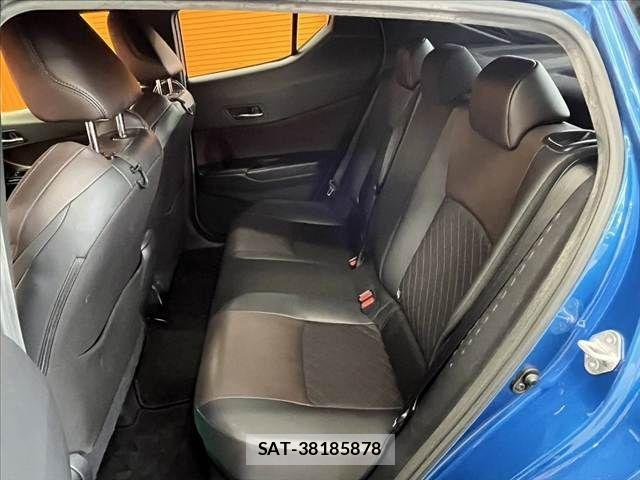 Toyota C-HR 2017-01 8879080-18