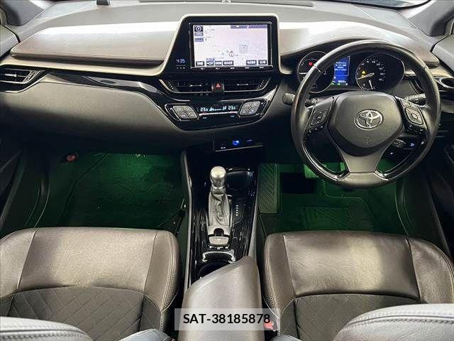 Toyota C-HR 2017-01 8879080-1