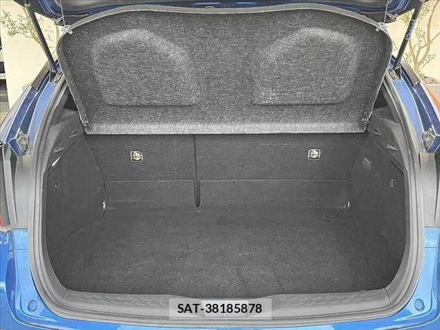 Toyota C-HR 2017-01 8879080-19