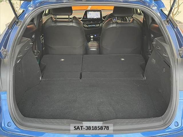 Toyota C-HR 2017-01 8879080-20