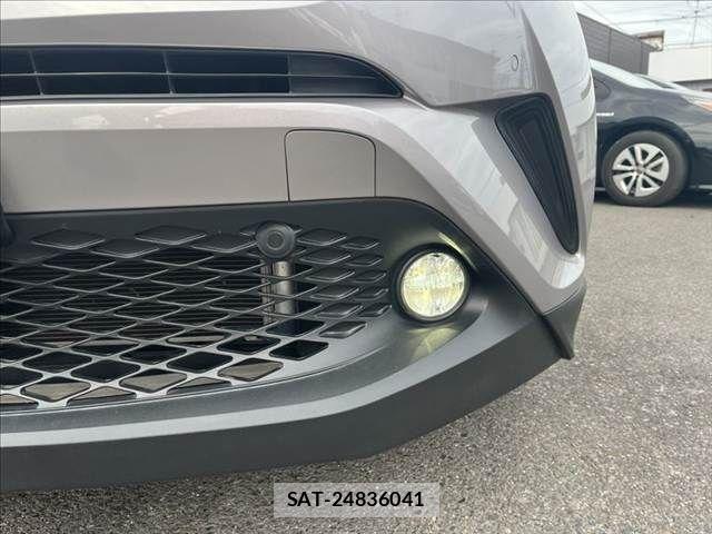 Toyota C-HR 2017-03 8879076-11