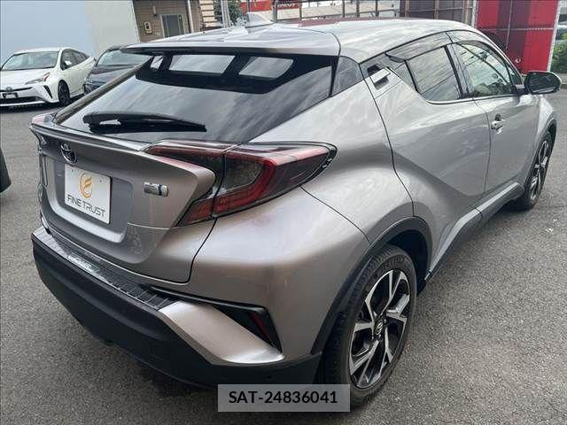 Toyota C-HR 2017-03 8879076-16