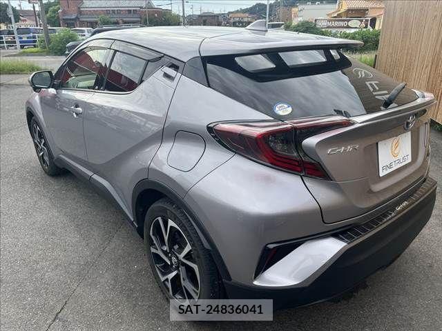 Toyota C-HR 2017-03 8879076-18