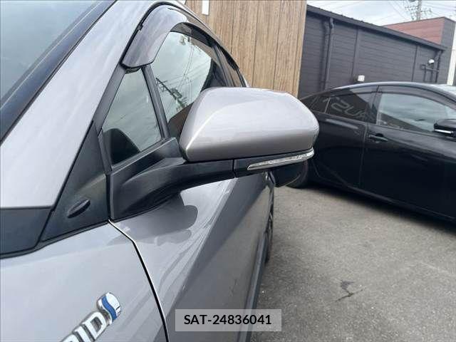 Toyota C-HR 2017-03 8879076-24