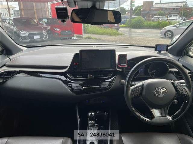 Toyota C-HR 2017-03 8879076-2