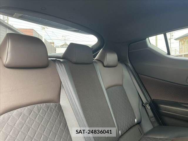 Toyota C-HR 2017-03 8879076-7