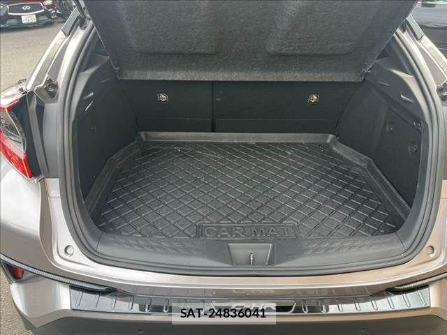 Toyota C-HR 2017-03 8879076-8