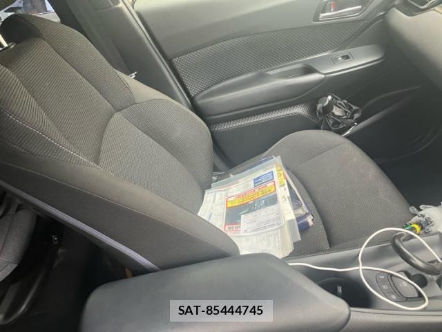 Toyota C-HR 2018-06 8879078-10