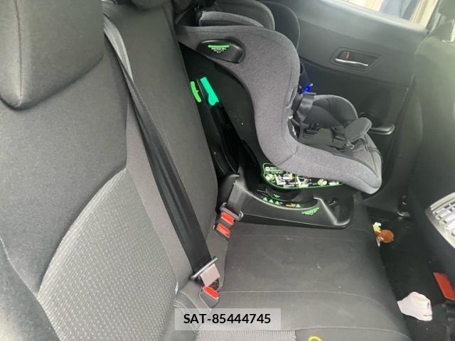 Toyota C-HR 2018-06 8879078-11