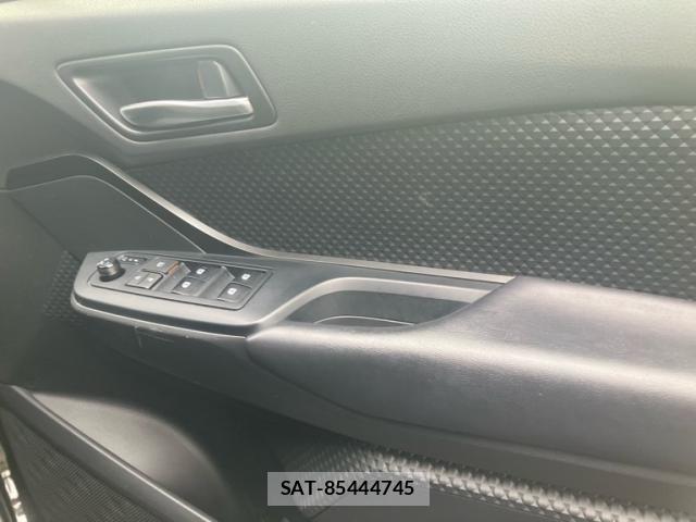 Toyota C-HR 2018-06 8879078-14