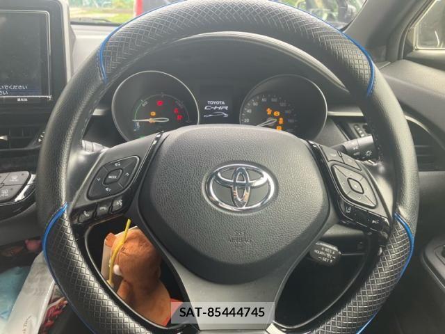 Toyota C-HR 2018-06 8879078-17