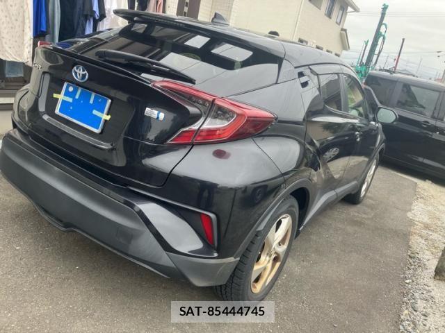 Toyota C-HR 2018-06 8879078-3