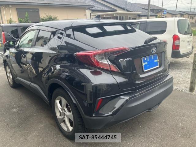 Toyota C-HR 2018-06 8879078-4
