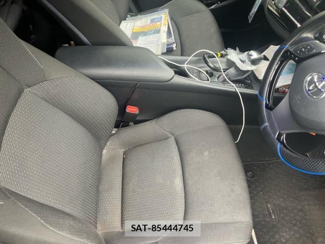 Toyota C-HR 2018-06 8879078-8