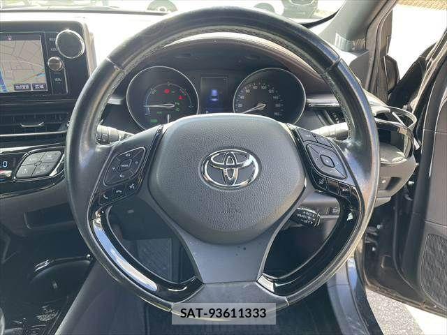 Toyota C-HR 2017-06 8879077-9