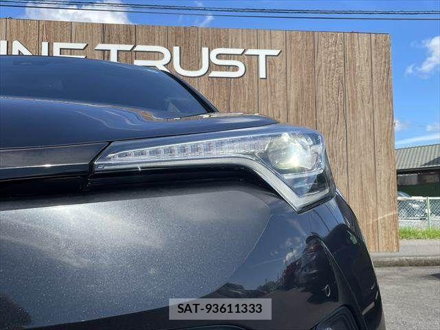 Toyota C-HR 2017-06 8879077-10