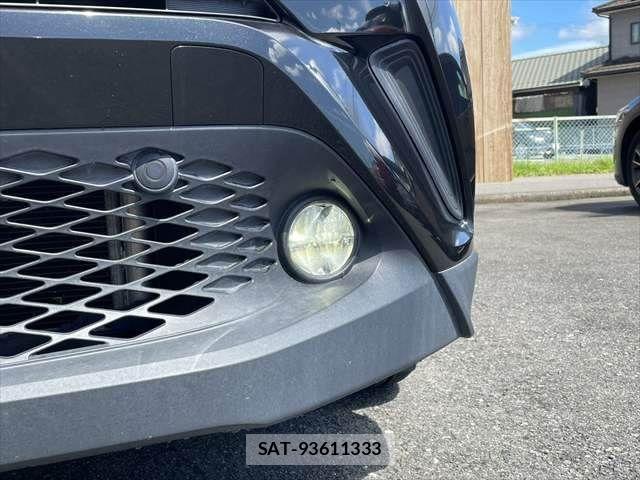Toyota C-HR 2017-06 8879077-11