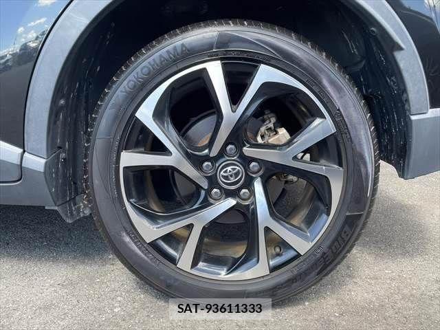 Toyota C-HR 2017-06 8879077-12