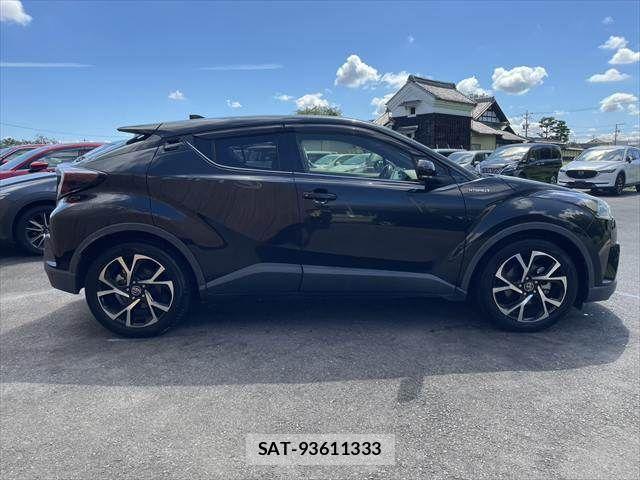 Toyota C-HR 2017-06 8879077-15
