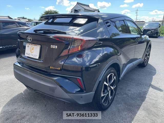Toyota C-HR 2017-06 8879077-16