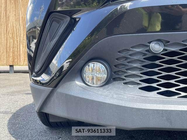 Toyota C-HR 2017-06 8879077-21