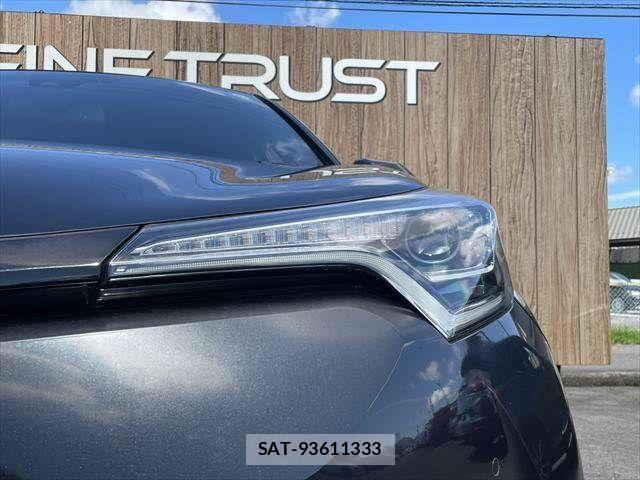Toyota C-HR 2017-06 8879077-22