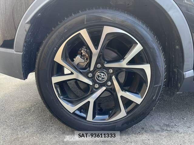 Toyota C-HR 2017-06 8879077-27