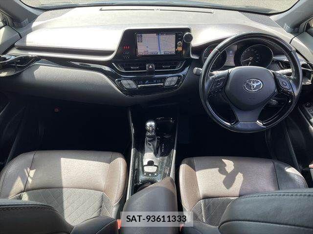 Toyota C-HR 2017-06 8879077-2