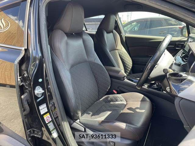 Toyota C-HR 2017-06 8879077-6
