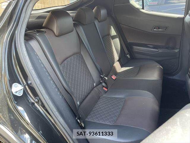 Toyota C-HR 2017-06 8879077-7