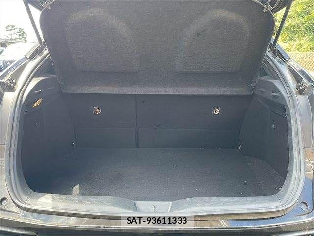 Toyota C-HR 2017-06 8879077-8