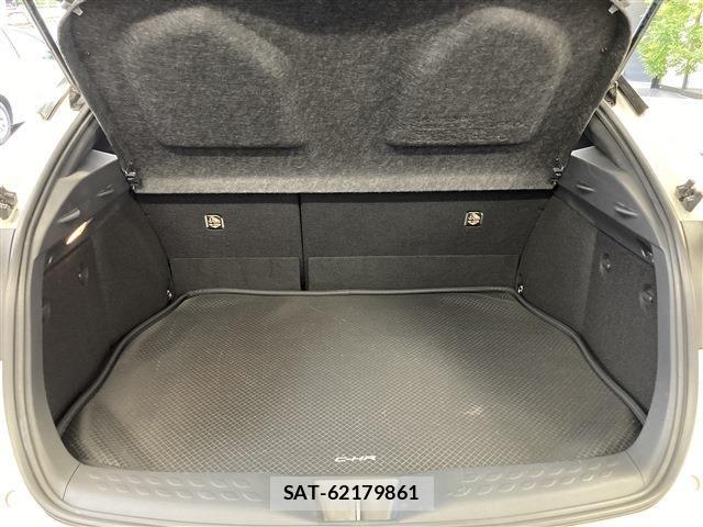 Toyota C-HR 2017-10 8879075-12