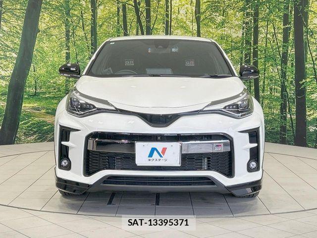 Toyota C-HR 2020-04 8879070-13